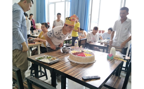 火紅六月，濃情生日會