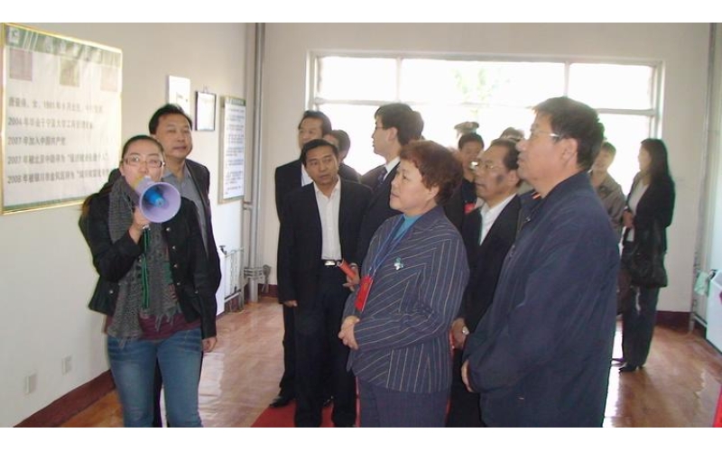 全國(guó)政協(xié)十一屆委員會(huì)委員、第六屆全國(guó)人大代表洪梅香蒞臨公司指導(dǎo)工作